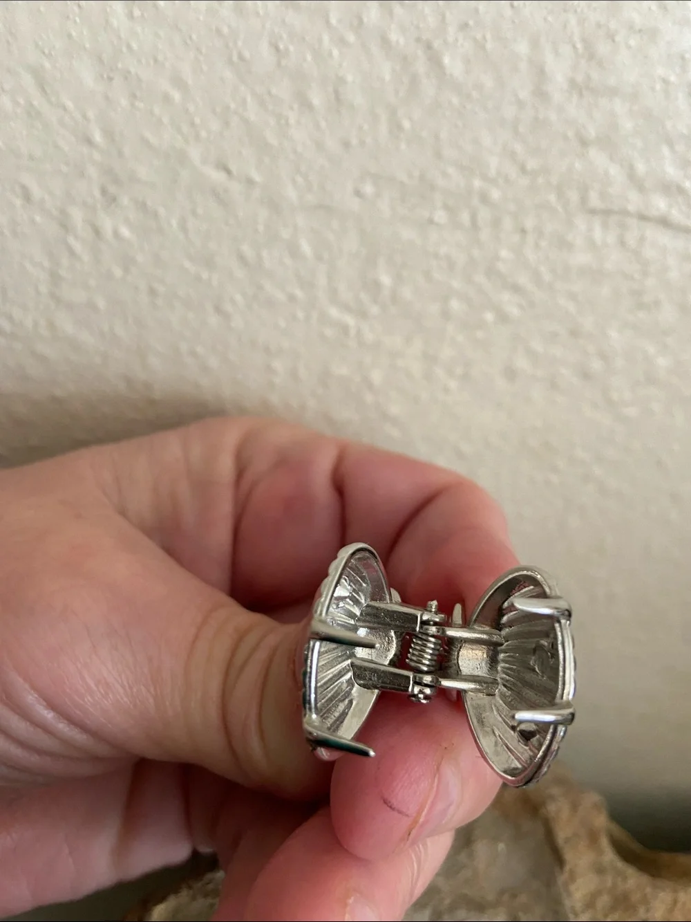 5/$10❤️❤️❤️Fancy Seashell & Rhinestoned Silver Tone Alloy Hair Clip